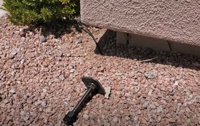 Center plate concrete anchor bolt designed to improve structural safety in foundations